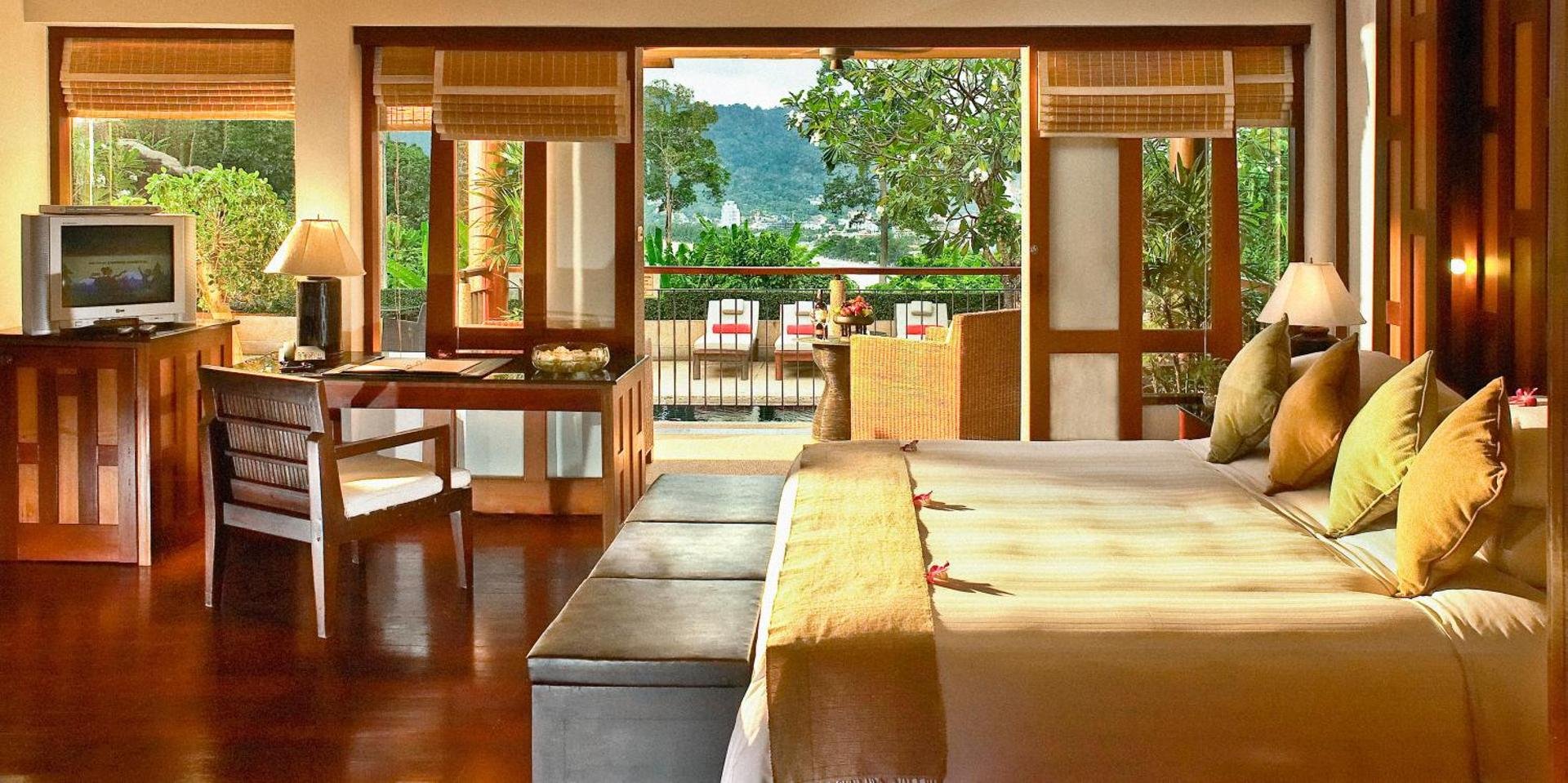 Suite balcony over the bay